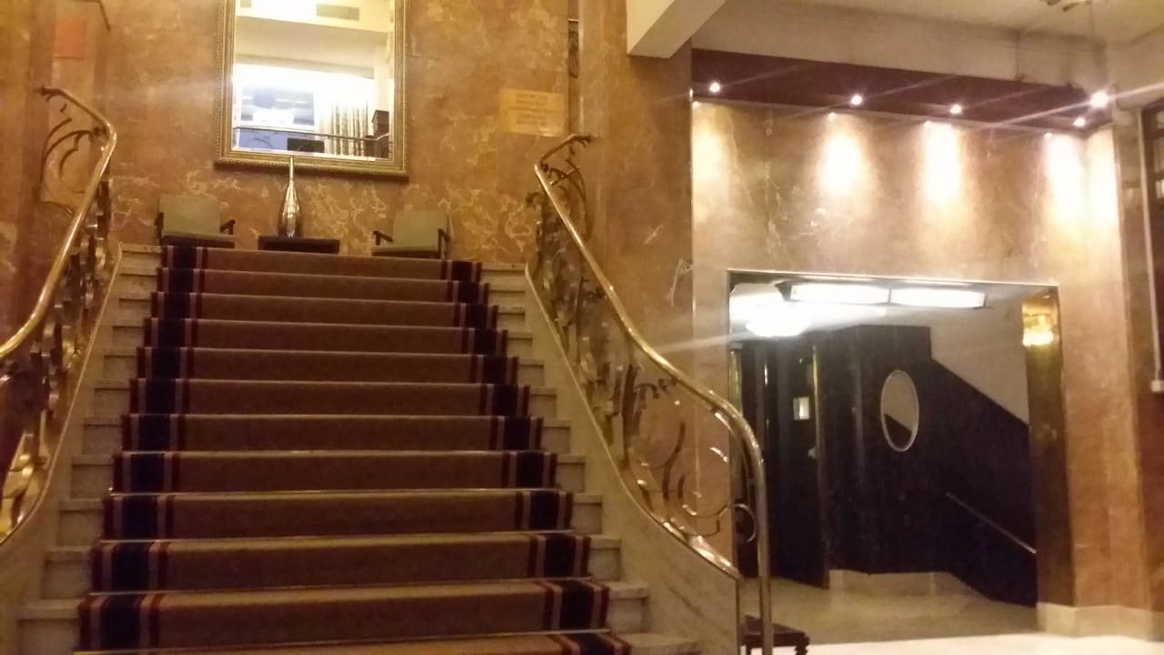 Центральная лестница Hotel NH Atlanta Rotterdam