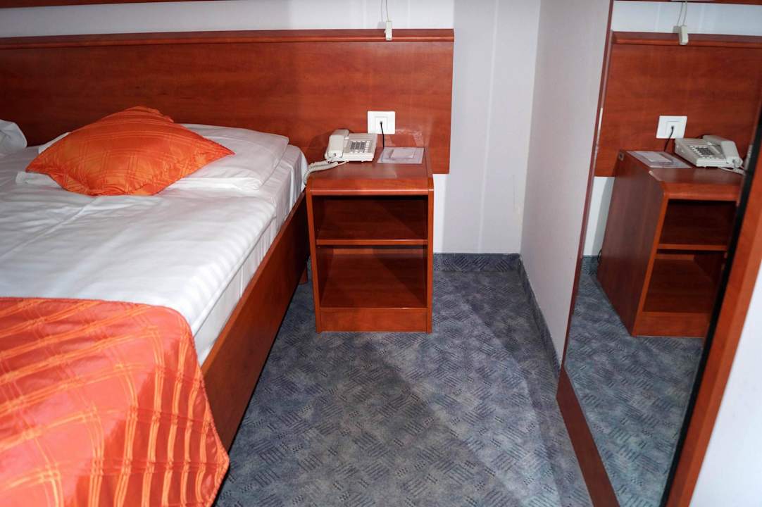 Raum / Zimmer / Schlafbereich (Innenansicht) Hotel Baska