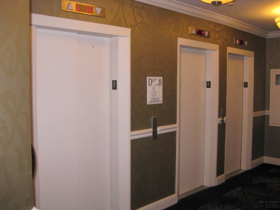 Aufzüge Martinique New York on Broadway, Curio Collection by Hilton