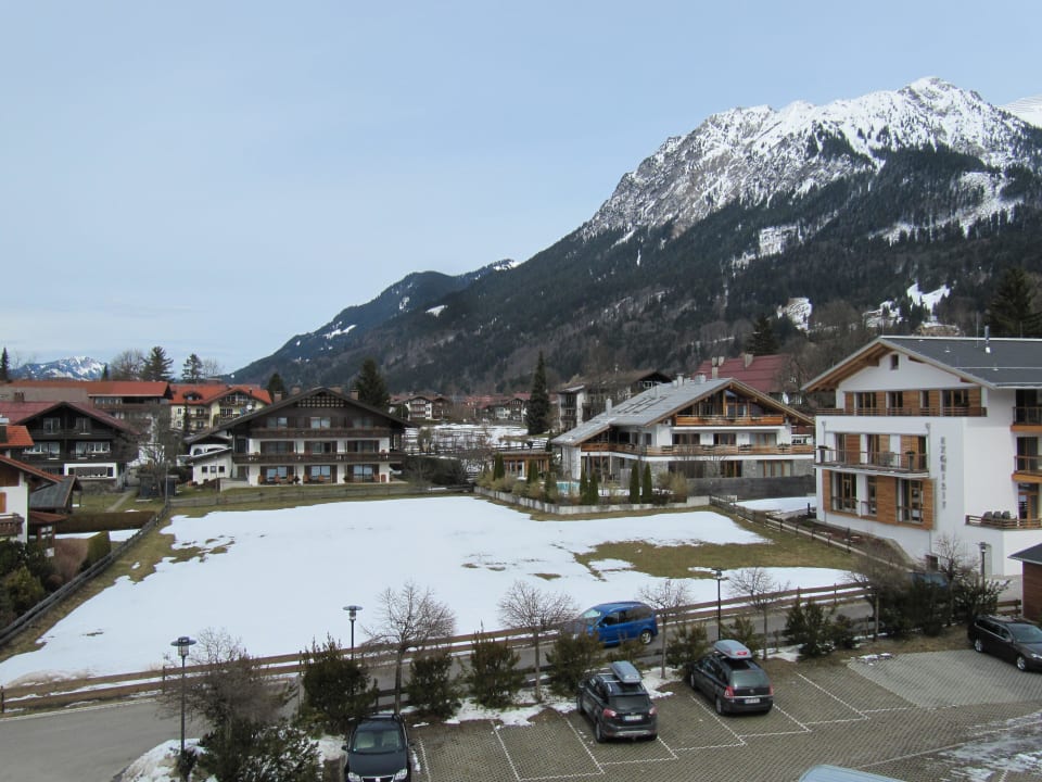 Ausblick zur Straßenseite und Parkplatz Hotel Wittelsbacher Hof