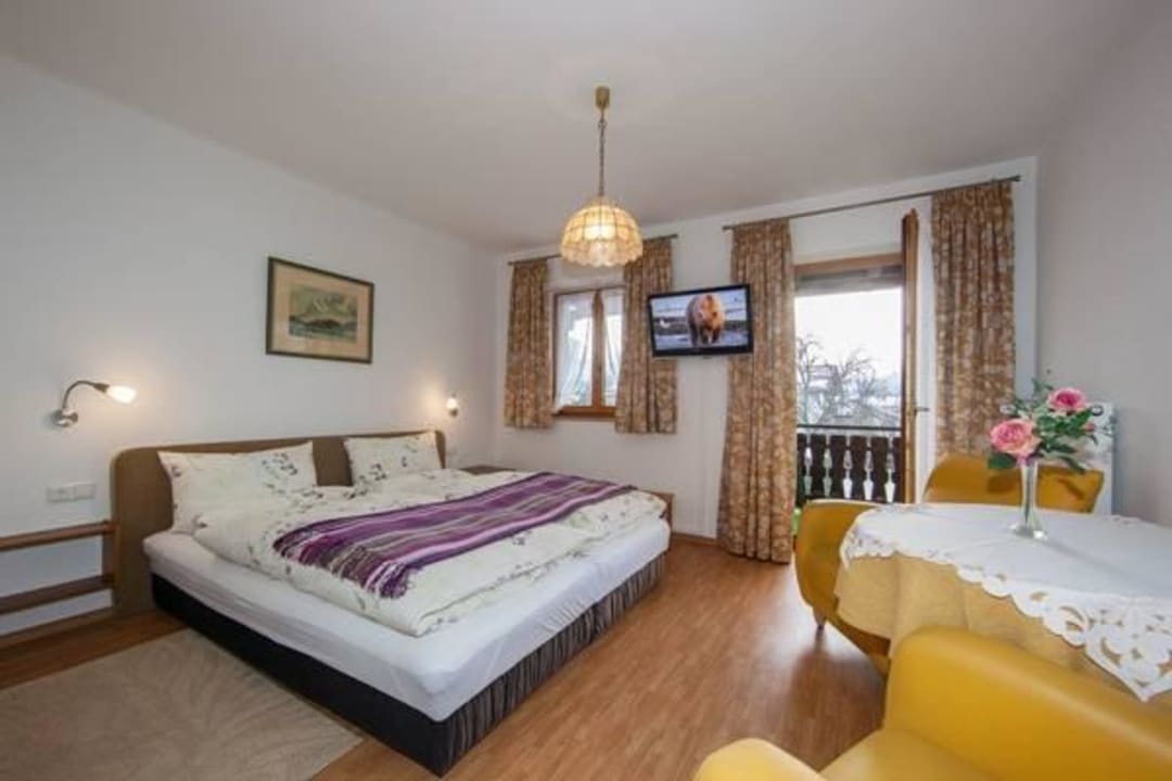 Doppelzimmer Nr. 4 Balkon, Südseite, 2. Etage Gästehaus Faltermeier