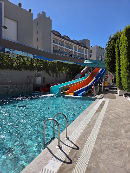 Pool Side Story Resort & Spa