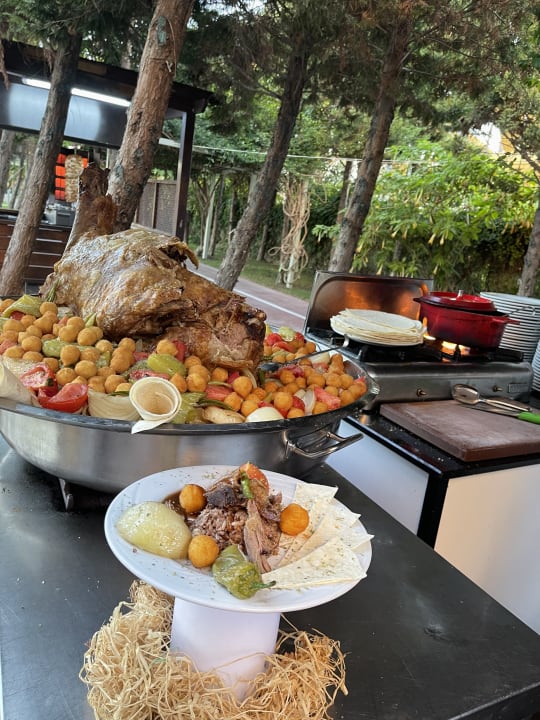 Gastro Saturn Palace Resort Hotel