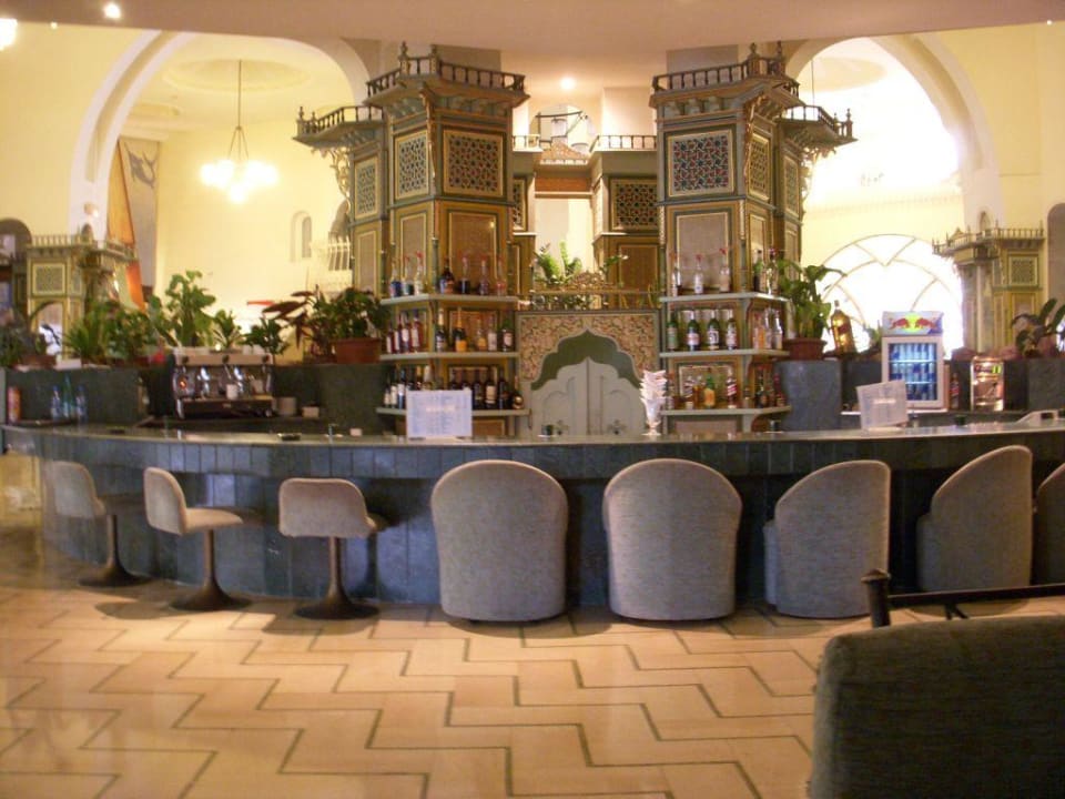 Gut gefüllte Hotelbar,aber nicht AI. Mahdia Beach & Aquapark