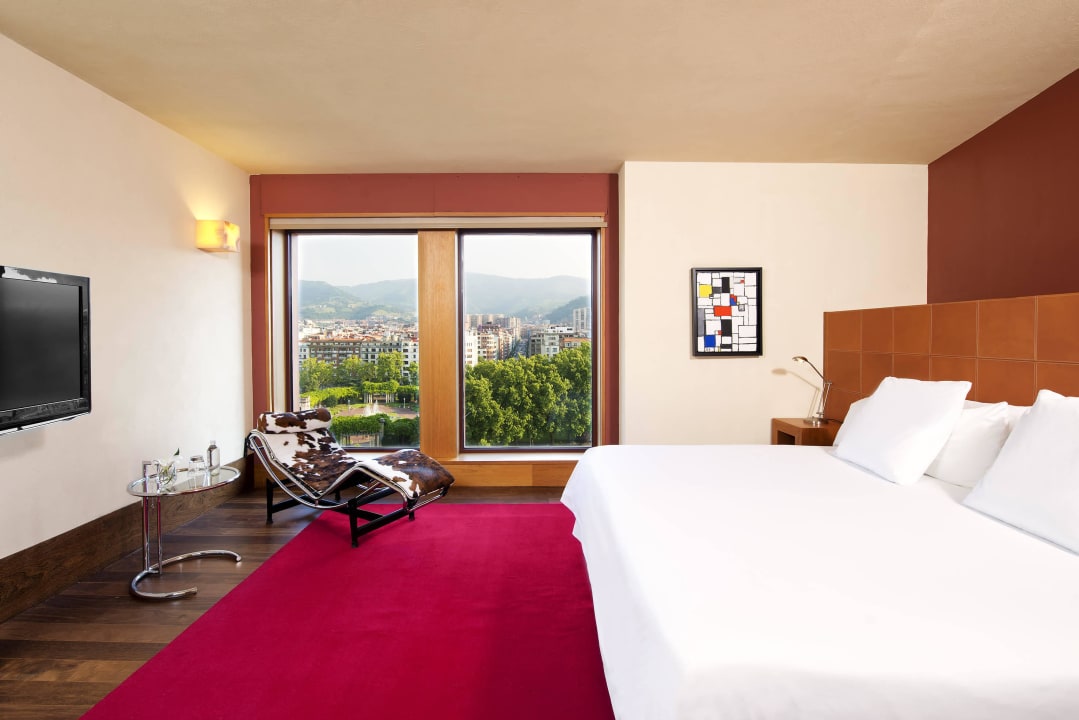 Presidential Suite Bedroom Hotel Melia Bilbao
