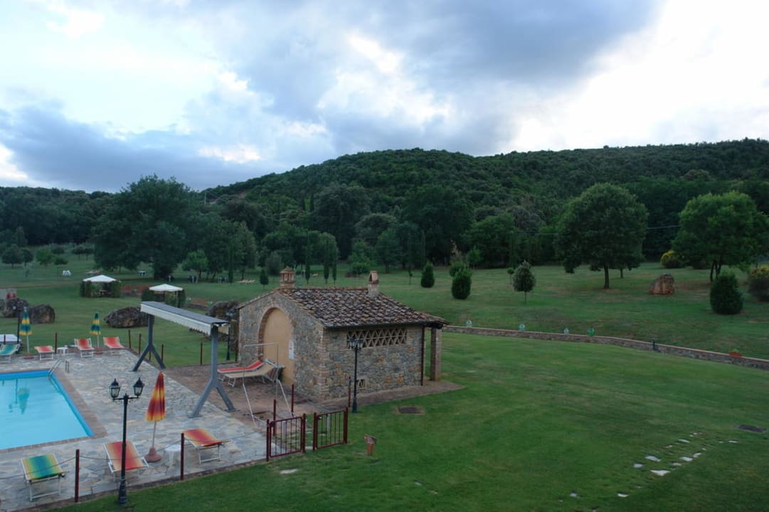 Blick vom Zimmer zur Gartenanalge Hotel Casolare le Terre Rosse
