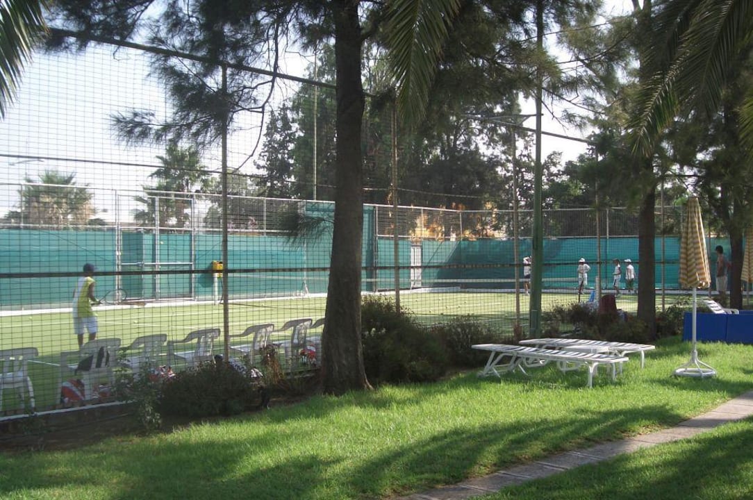 Tennisplatz Crowne Plaza Hotel Limassol