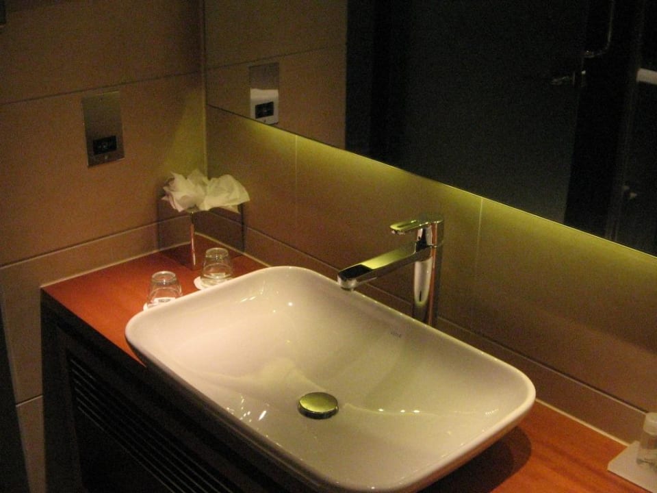 Waschtisch im Badezimmer Park Plaza Westminster Bridge London
