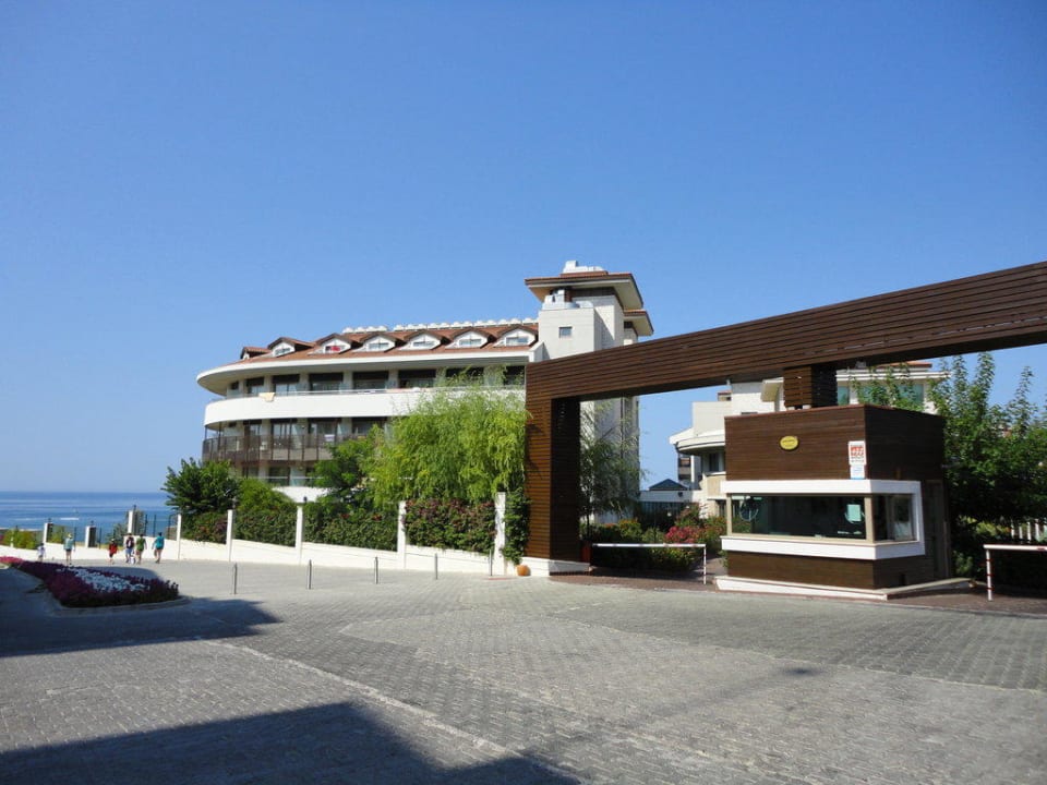 Widok na sąsiedni hotel Alba Royal Alba Queen Hotel