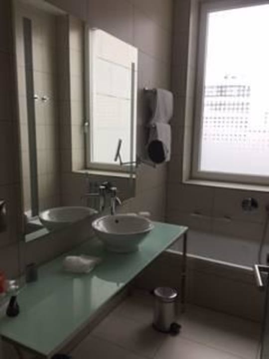 Badeimmer - Zimmer 708 Vienna House by Wyndham Andel's Berlin