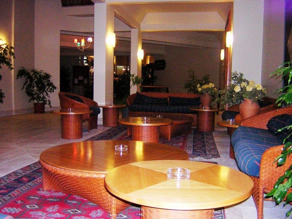 Sitzecke vor LobbyBar PALOMA Perissia