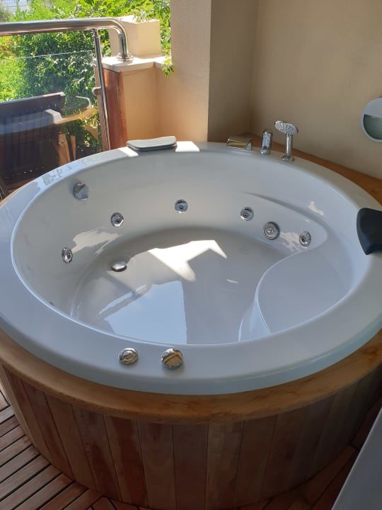 Zimmer Melas Resort Hotel