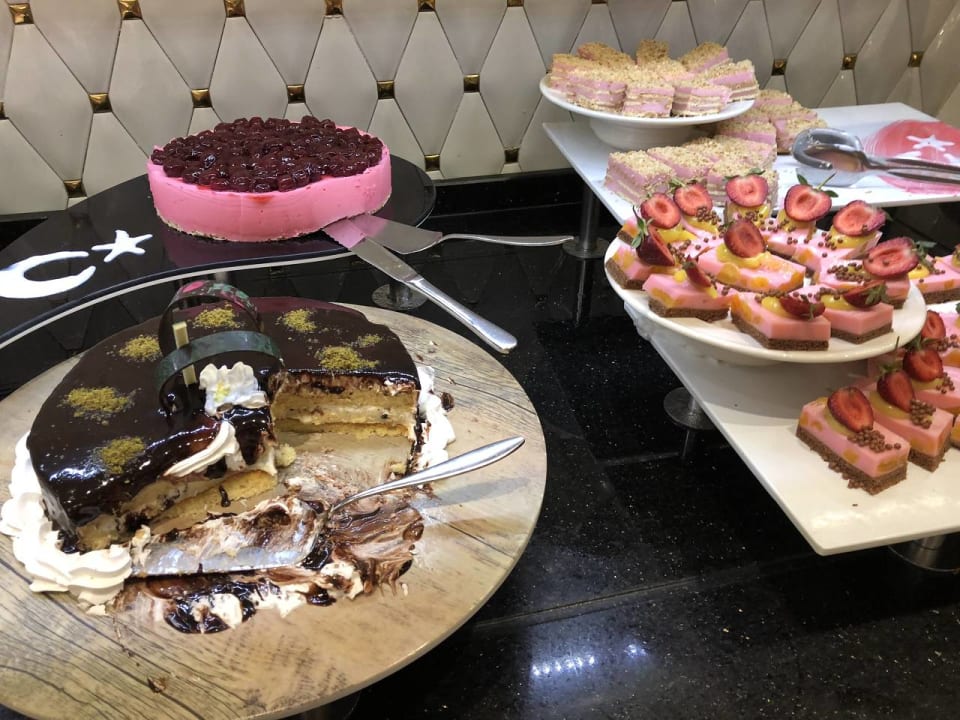 Nachtisch Azura Deluxe Resort & Spa Hotel