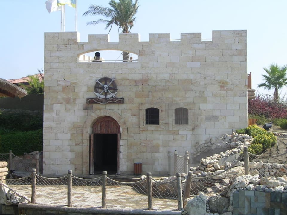 Eingang zur Höhle und Crazy River Club Grand Side