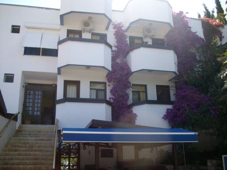 Mit Blick zum Pool Hotel Orkinos