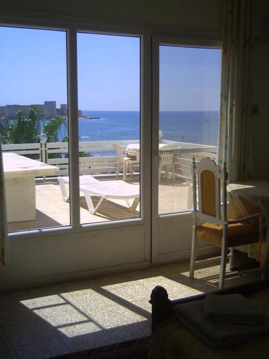 Blick auf die Mädchenburg Villa Nur