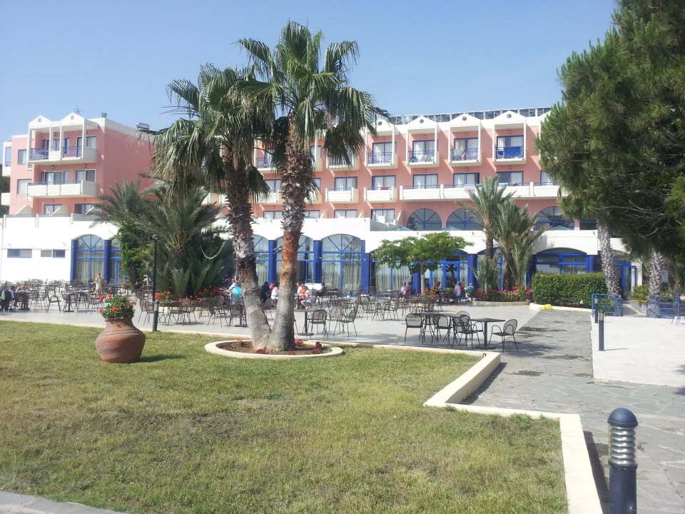 Hauptgebäude Kresten Palace Hotel