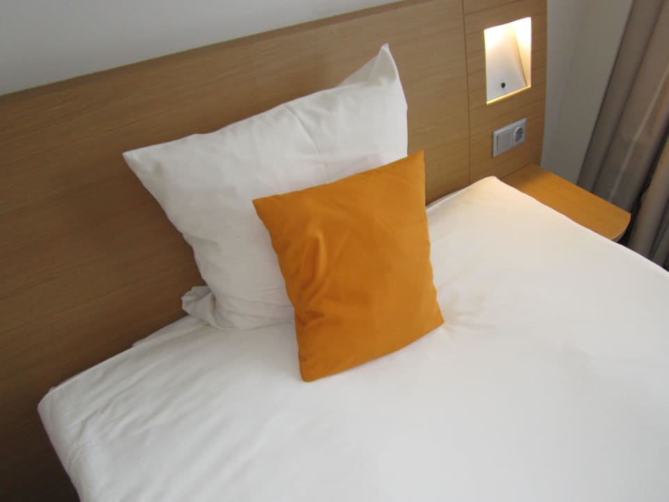 Bett/Kopfteil/Kissen Hotel Novotel Vilnius