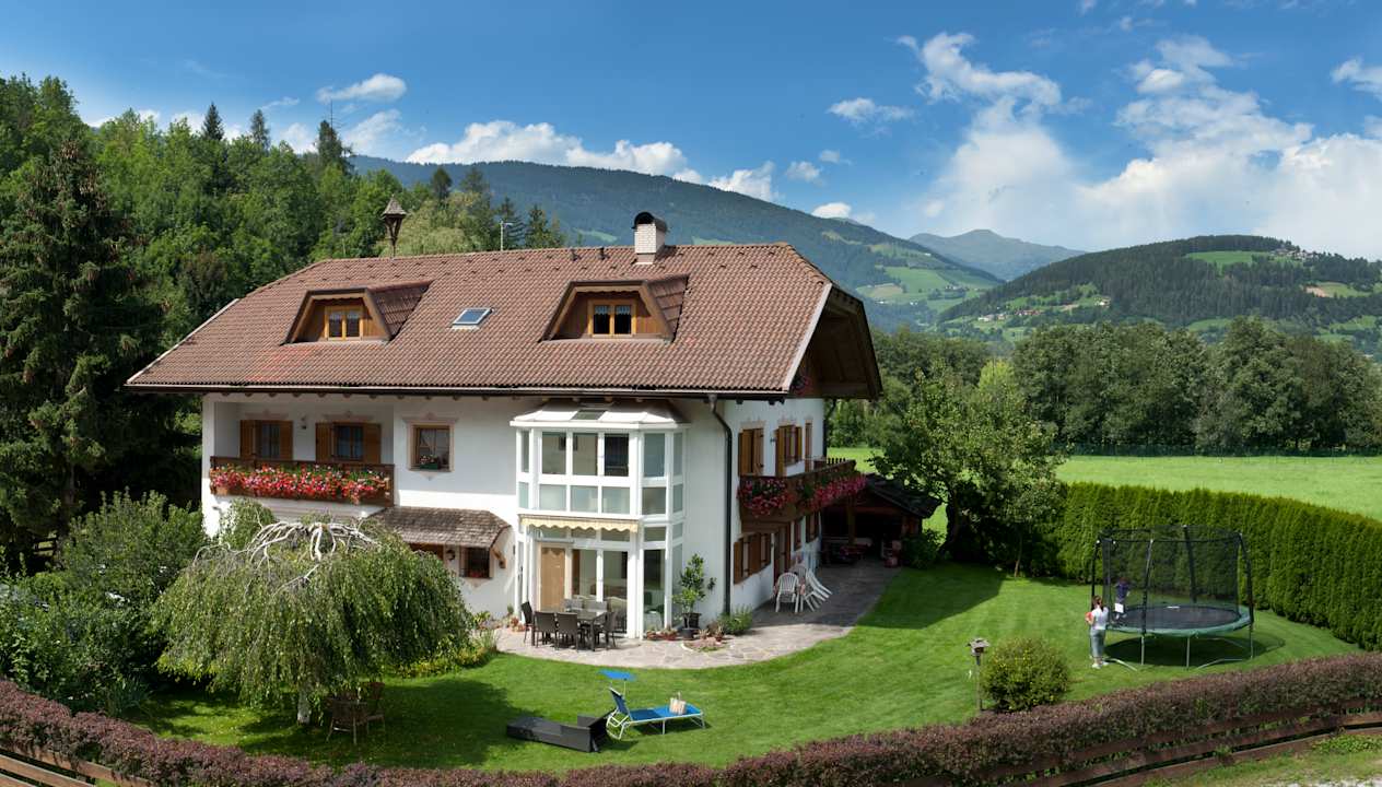 Außenansicht Reiterhof Thumburg