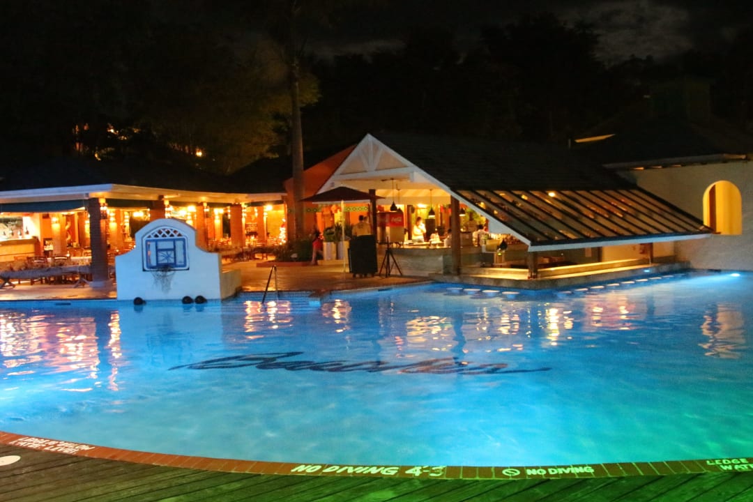 Der kleinere Pool Beaches Negril Resort