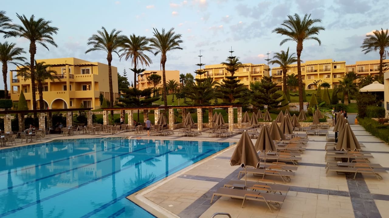 Pool Hotel Horizon Beach Resort