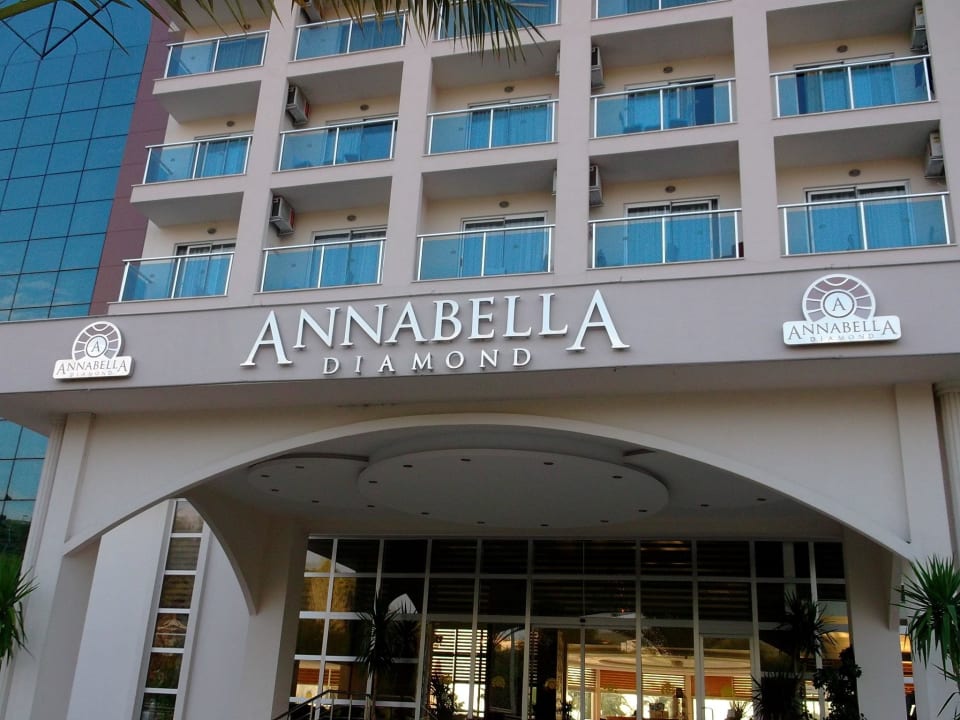 Eingang Annabella Diamond Hotel & Spa