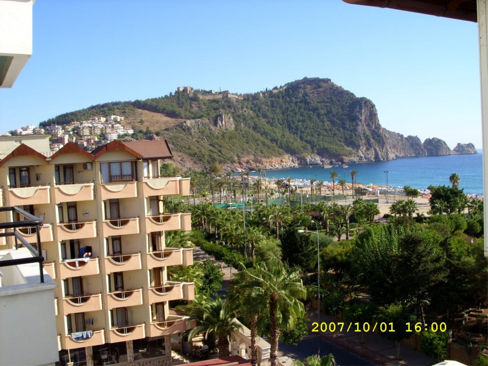 Blick vom Zimmer zur Burg in Alanya Hatipoglu Beach Hotel