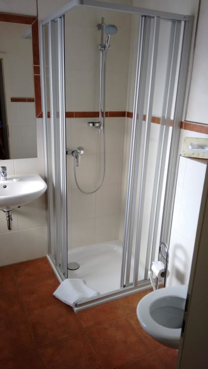 Dusche Hotel Don Camillo & Peppone's Tenne