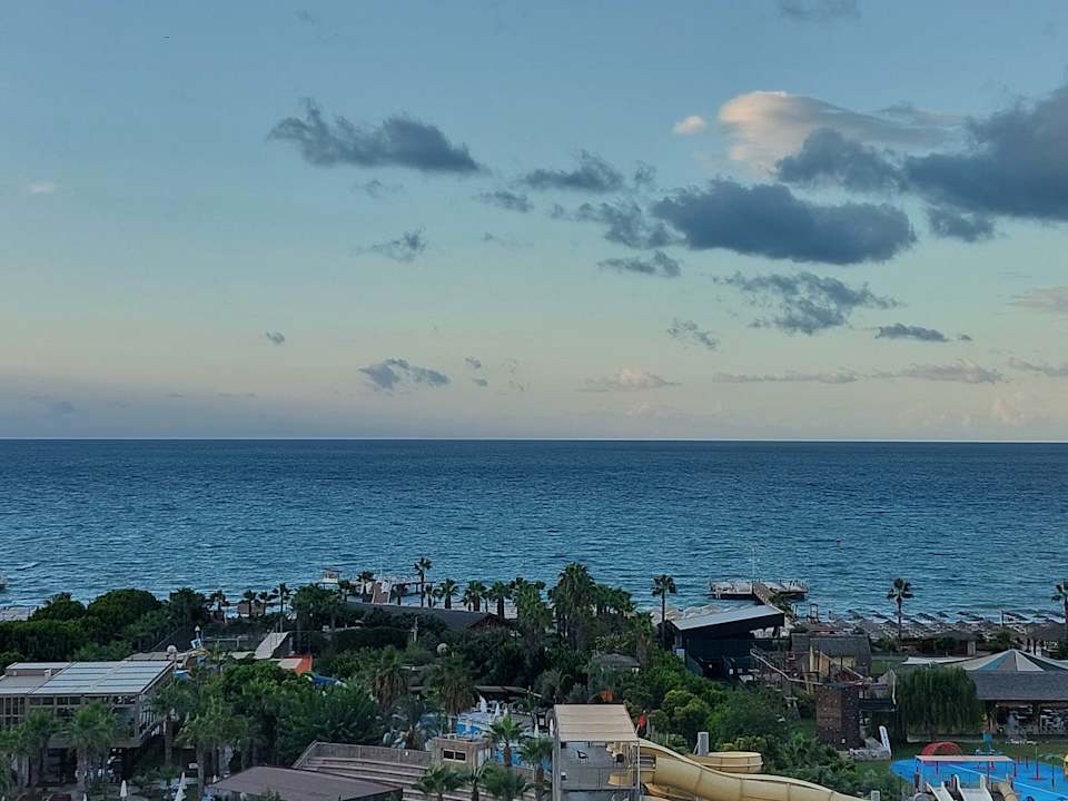 Außenansicht Saturn Palace Resort Hotel