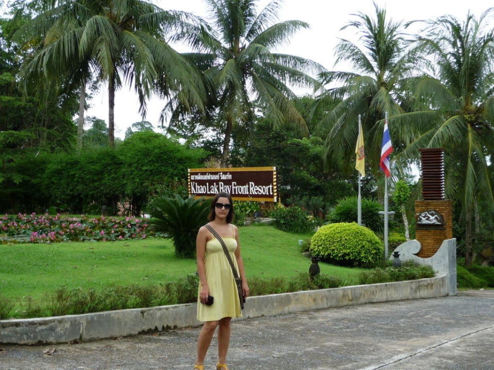 Hoteleingang Khao Lak Bayfront Resort