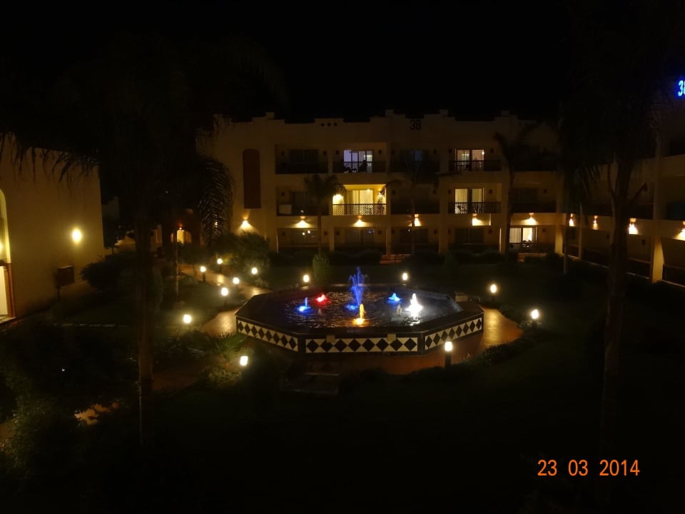Дворик 38 корпуса - цветной фонтан SUNRISE Royal Makadi Resort
