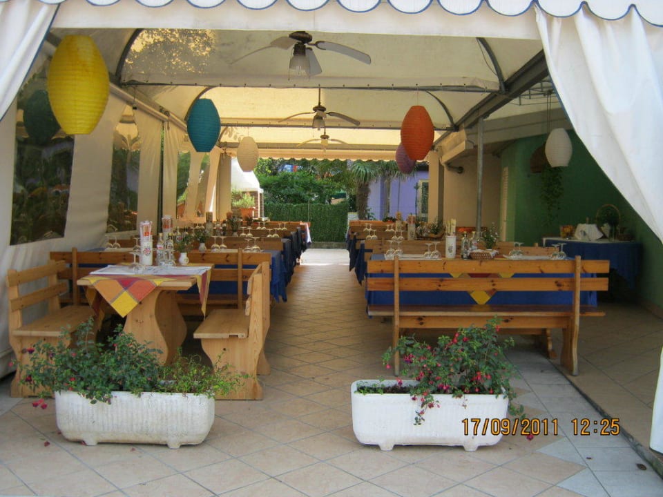 La colazione e la cena sono serviti nella terrazza Guesthouse Locanda San Marco