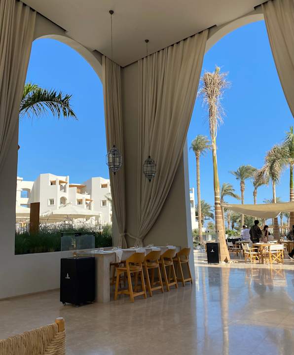 Gastro Serry Beach Resort