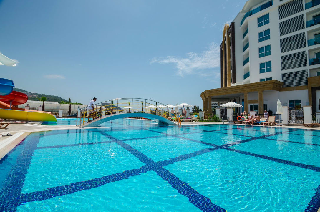 Pool The Lumos Deluxe Resort Hotel