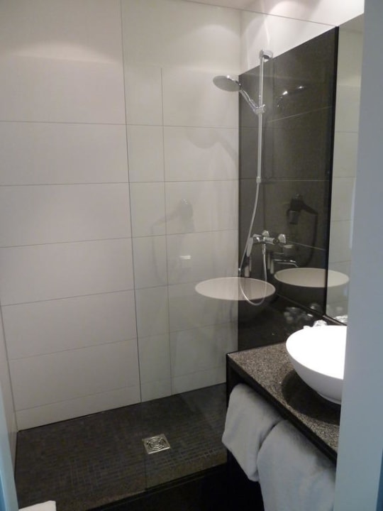 Duschbereich Motel One Dresden-Palaisplatz