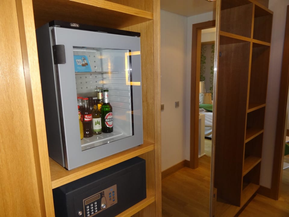 Blick auf die Minibar Hotel NH Frankfurt Messe