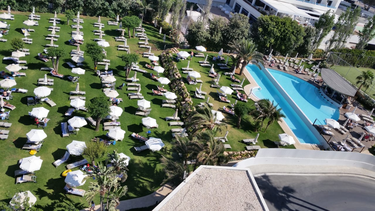 Ausblick seitlicher Meerblick zur Gartenseite Hotel Sunrise Beach