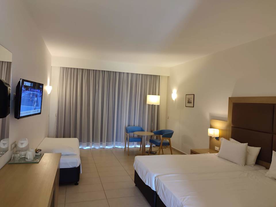 Zimmer Asterias Beach Resort