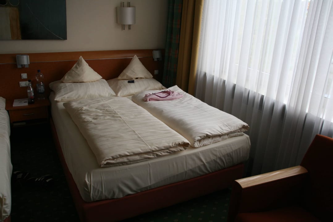 Vierbettzimmer Garner Hotel Hamburg - Wandsbek Marktplatz