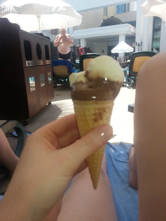 Leckeres Eis gabs täglich Alba Queen Hotel