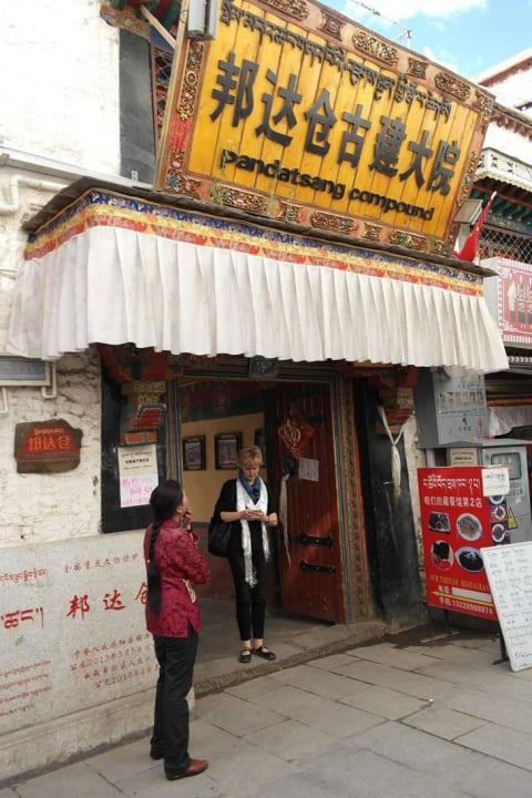 Eingang Lhasa Badacang Hotel