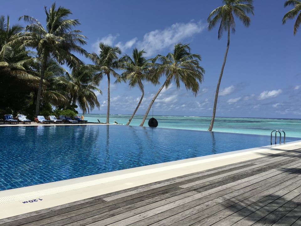 Pool Meeru Maldives Resort Island
