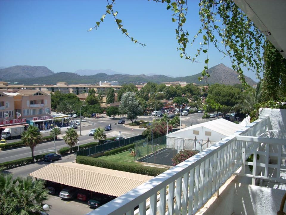 Blick auf die Straße Playa Esperanza Resort