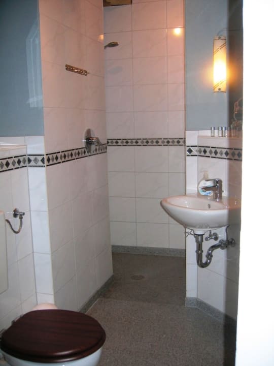 Dusche hinten in der Ecke Hotel Exempel-Schlafstuben