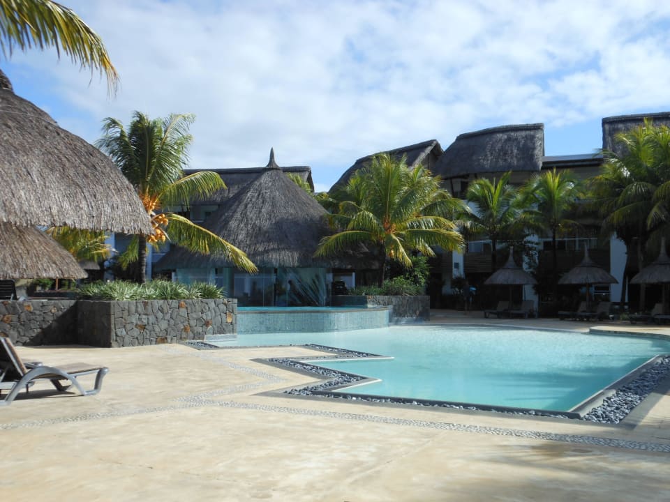 Pool und Hotel im Hintergrund Laguna Beach Hotel & Spa