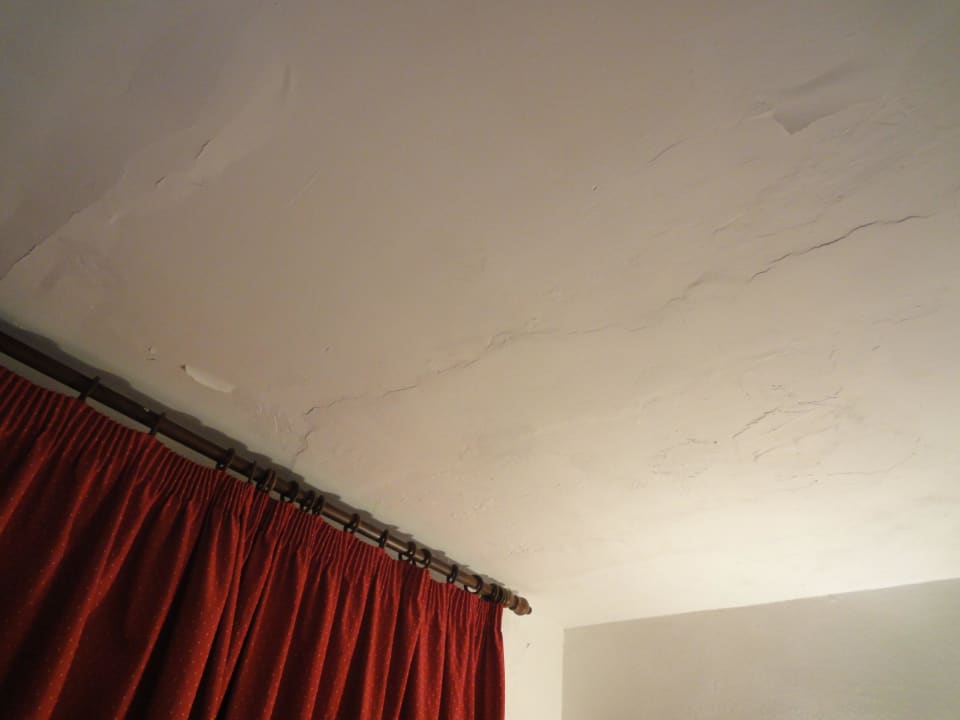 Geflickte Zimmerdecke Hostel Los Alamos