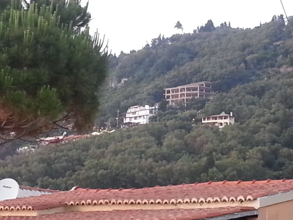 Hotelansicht vom Strand aus Studios & Appartements Belvedere