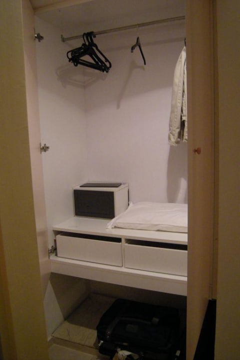 Wandschrank Hotel Golden Odyssey