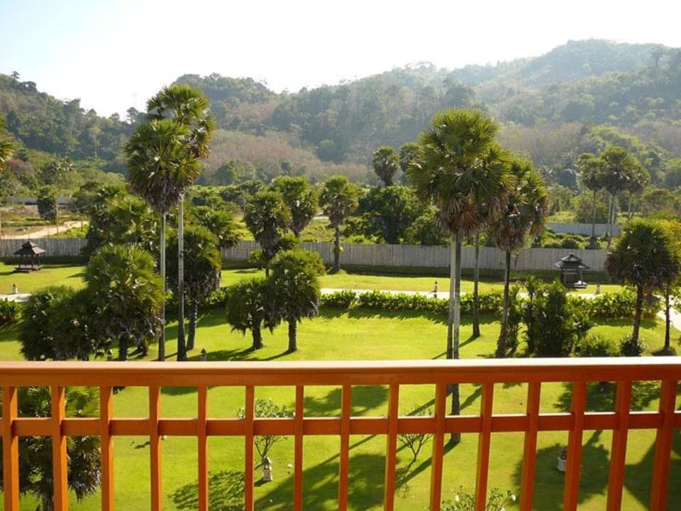 Blick vom Balkon Hotel Naithonburi Beach Resort
