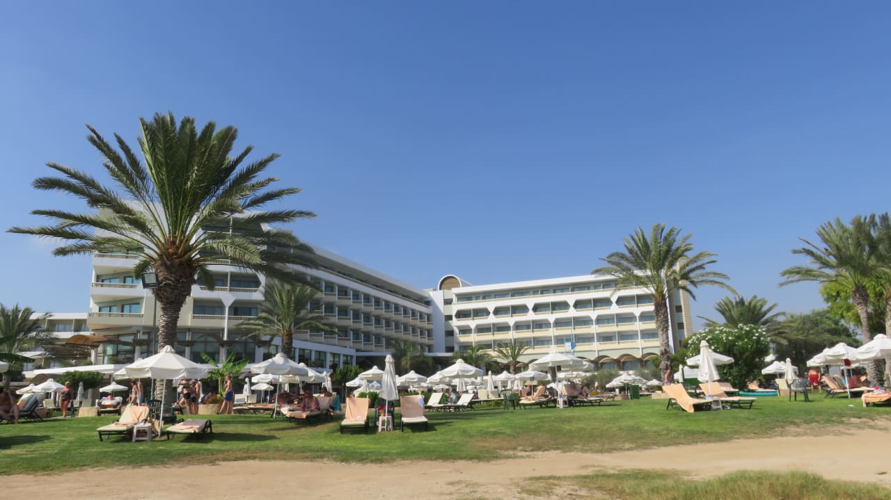 Außenansicht Constantinou Bros Athena Royal Beach Hotel